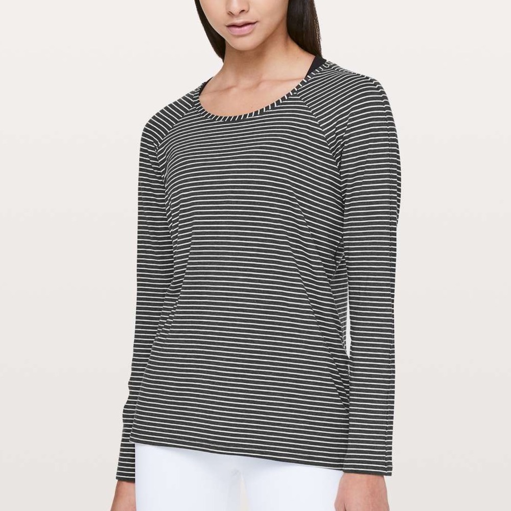 Lululemon Size 4 Long Sleeve Dark Gray and White